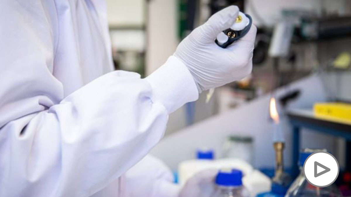 Mielitis Transversa, la enfermedad por la que AstraZeneca ha interrumpido los ensayos