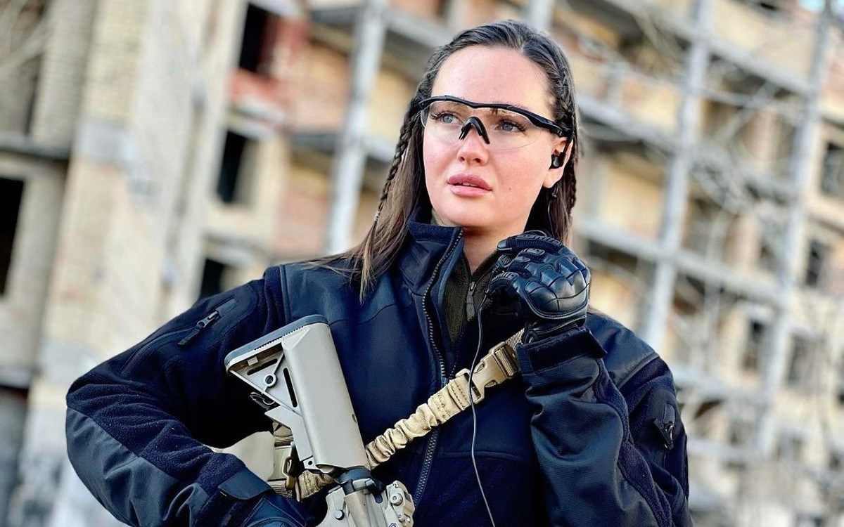 Miss Ucrania apoya al ejército para luchar contra Rusia