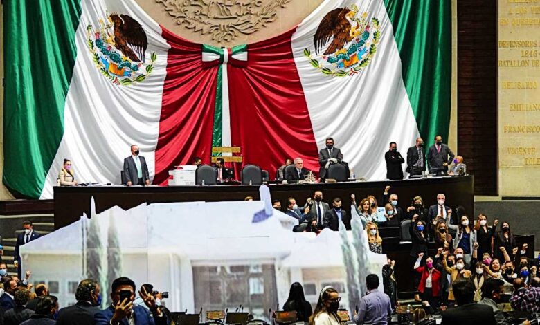 Morenistas abandonaron debate ante imagen de la ‘casa gris’ donde vivió el hijo de AMLO