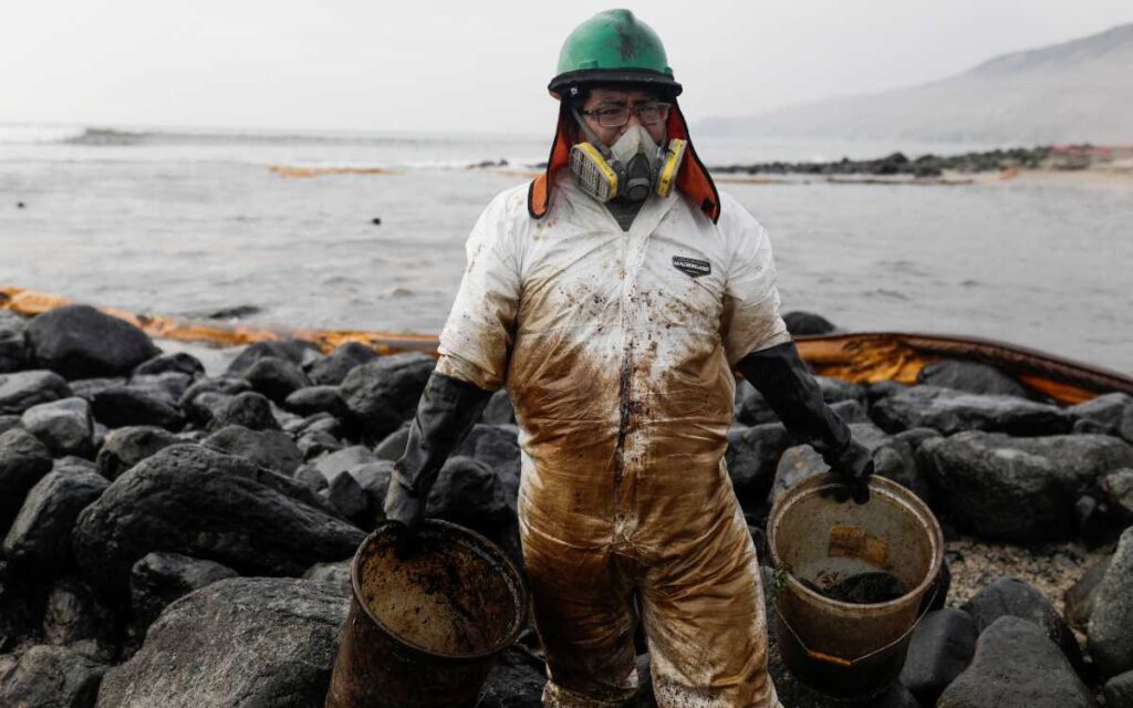 OEA pide 'ayuda humanitaria' para Perú tras derrame de petróleo