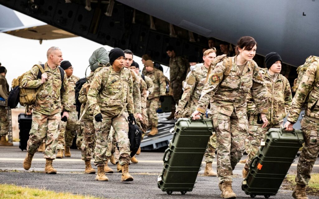 Ordena EU desplegar 3 mil tropas a Polonia ante creciente tensión entre Rusia y Ucrania