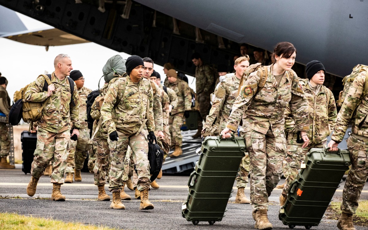 Ordena EU desplegar 3 mil tropas a Polonia ante creciente tensión entre Rusia y Ucrania