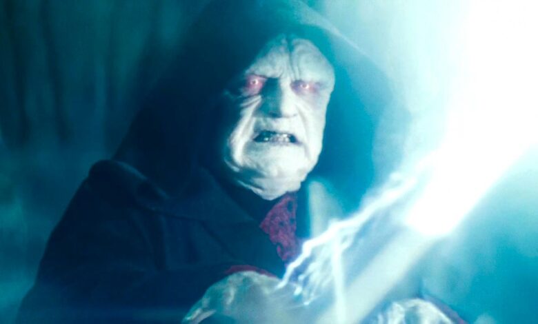 Palpatine podría regresar en una futura película o programa de Star Wars, se burla de McDiarmid