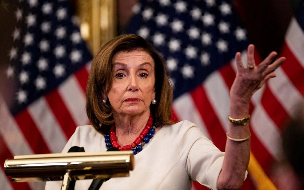 Pelosi plantea darle a Ucrania 600 millones para 'armas letales de defensa'