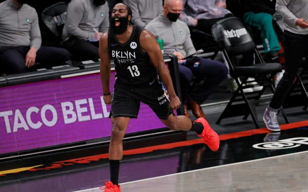 Philadelphia paga tres jugadores y dos rondas del draft a cambio de James Harden