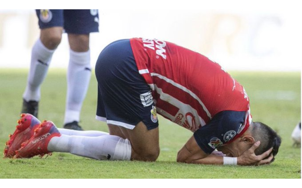 Pierde Chivas a Jesús Molina el resto de la campaña | Video