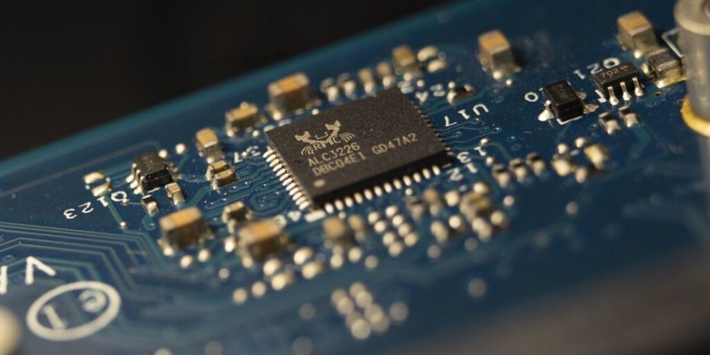 Por qué la invasión de Ucrania extenderá la escasez de chips