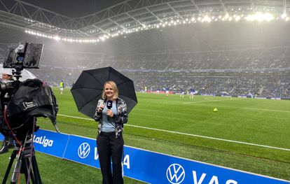 Alexandra Jonson en el estadio de la Real Sociedad en un duelo contra el Athletic Club.