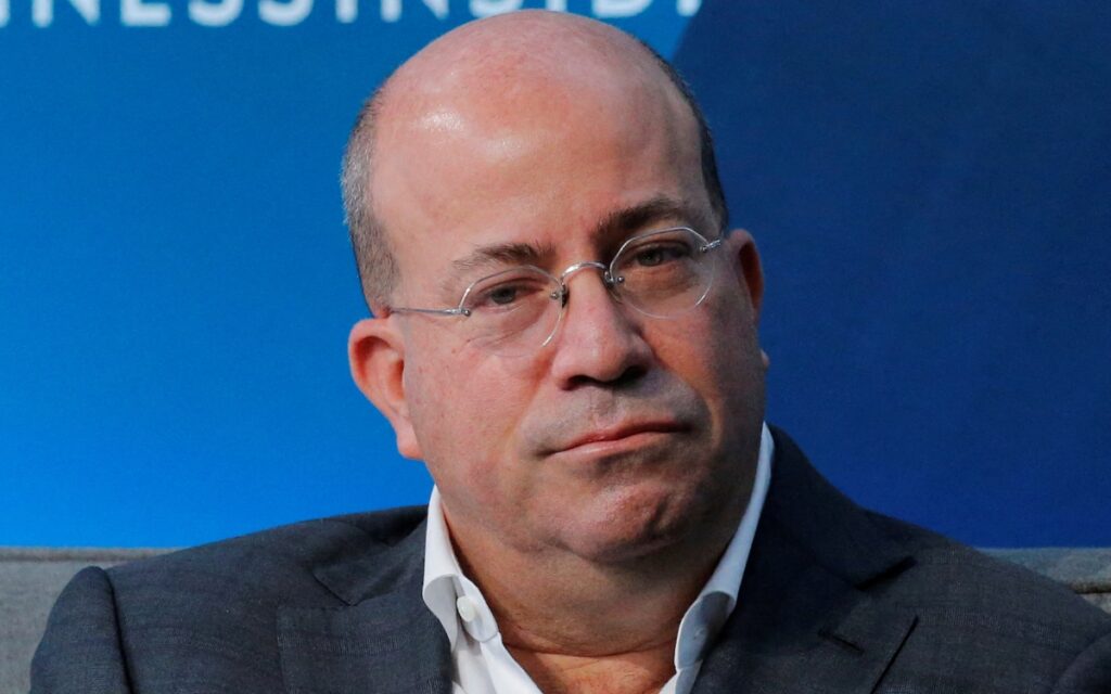 Renuncia presidente de CNN por no informar su romance con una colega