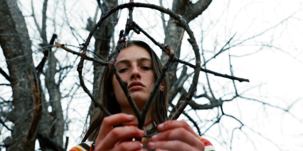 Revisión de Hellbender: el horror oculto de la mayoría de edad es un triunfo impactante e impresionante