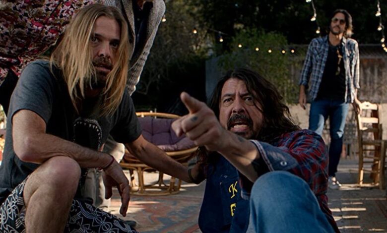 Revisión de Studio 666: The Foo Fighters protagonizan una comedia de terror raramente divertida