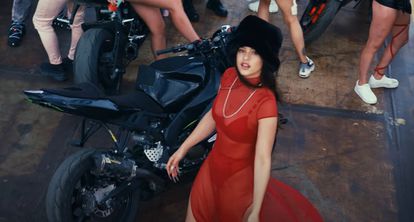 Rosalía, en un fotograma del vídeo de 'Saoko'.