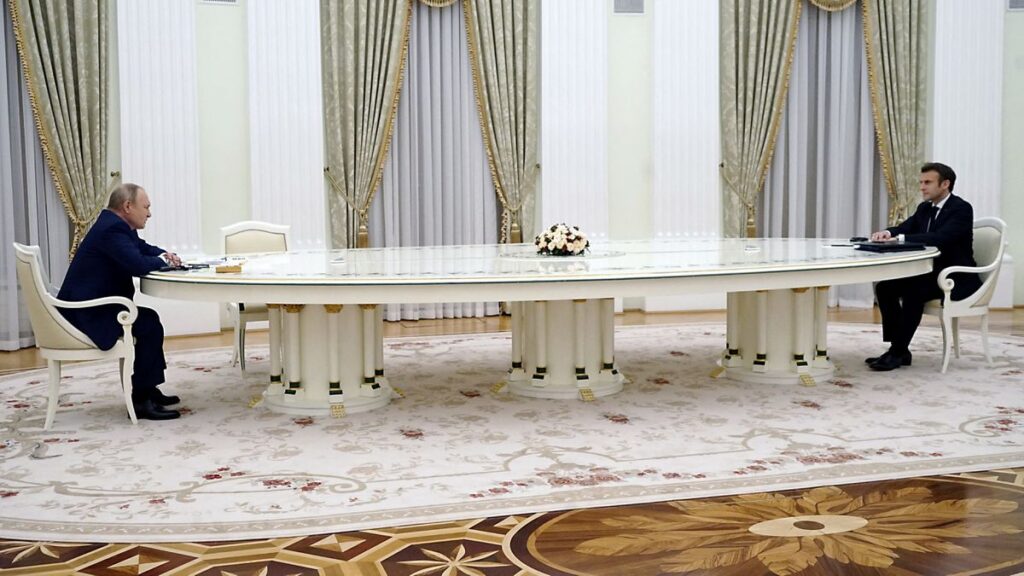 Rusia desmiente la promesa de no emprender nuevas maniobras militares anunciada por Francia tras la reunión de Macron y Putin