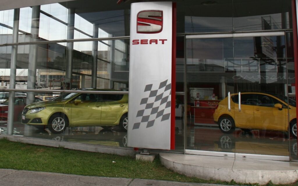 Se desacelera la caída de producción y exportación de autos de México