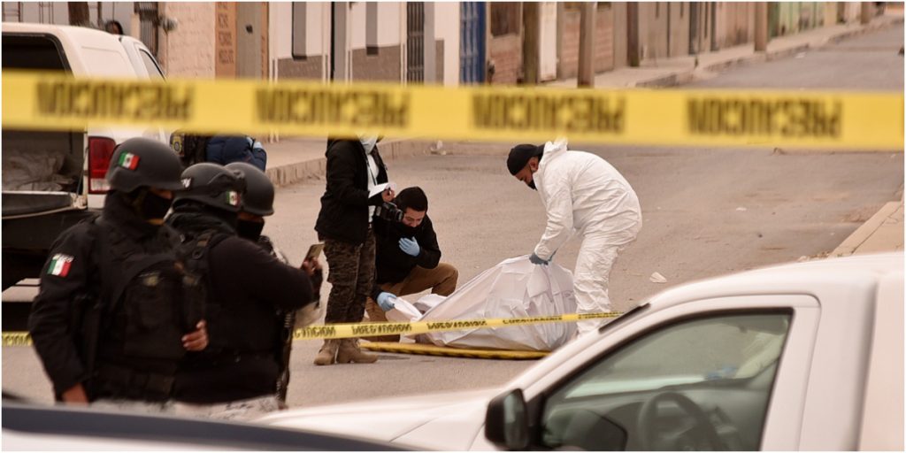 Secuestran a 4 jóvenes al salir de un antro, los hallan muertos dentro de una camioneta