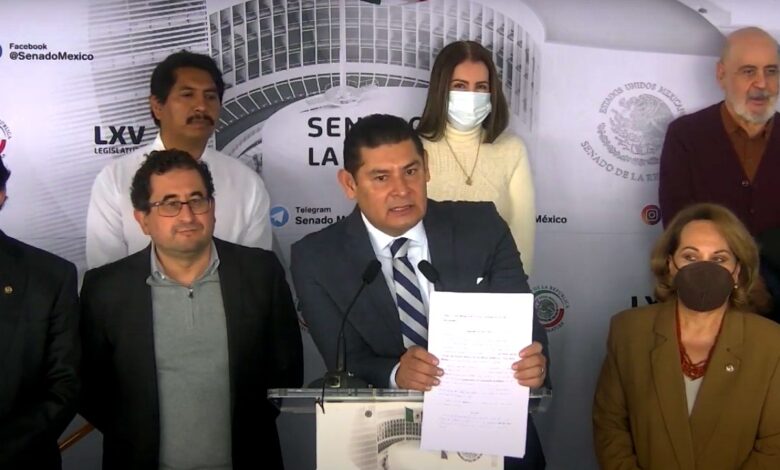 Senador de Morena denuncia a Cofece por 'traición a la patria'