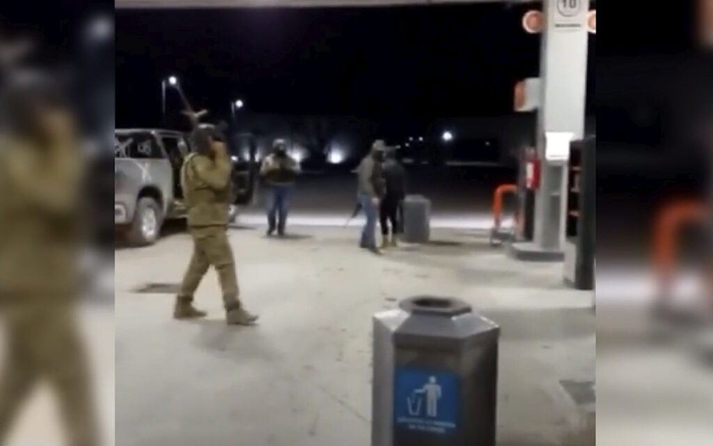 Siguen desaparecidos dos jóvenes tras ataque en Caborca; autoridades están rebasadas: Alberto Medina | Video