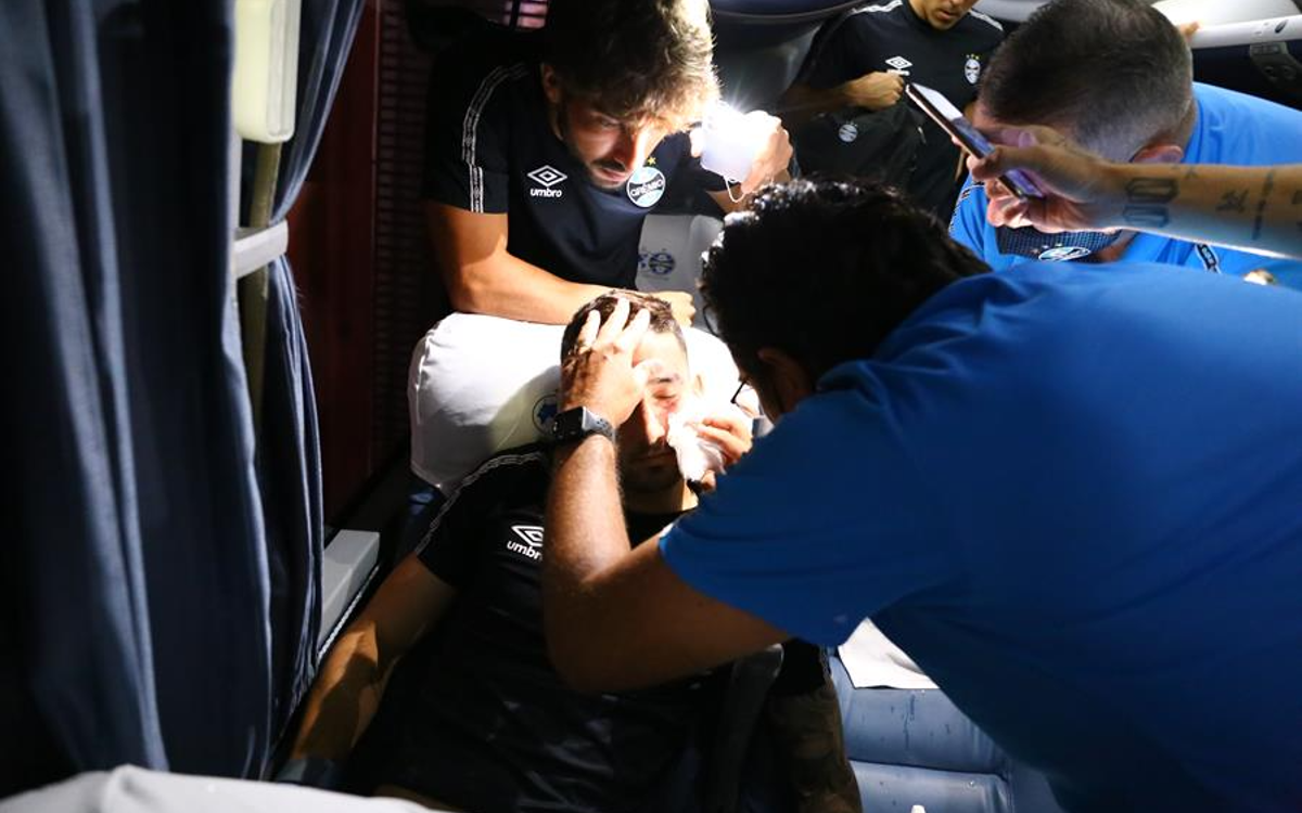 Sufre Gremio brutal agresión de aficionados del Internacional | Videos