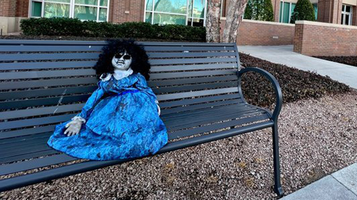 Tenebrosa muñeca pone “en alerta” a comunidad en Keller