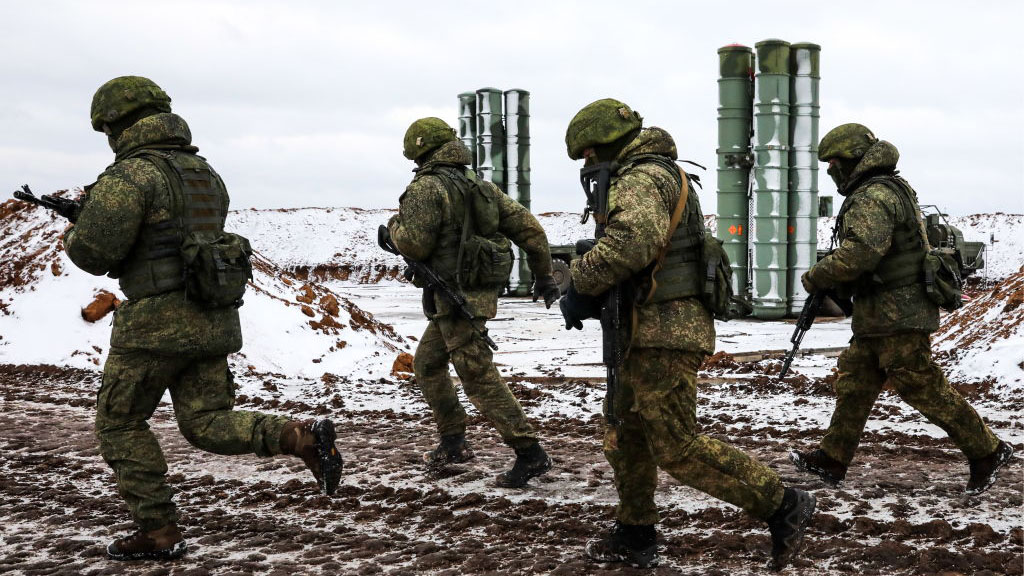 Tensión por Ucrania: Rusia anuncia el retorno de algunas tropas a sus cuarteles