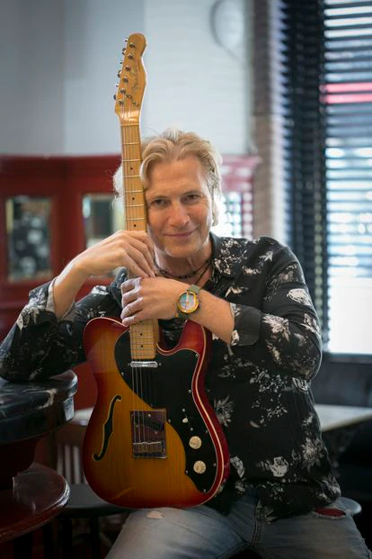 El músico Tony Carmona, en el Café Central.
