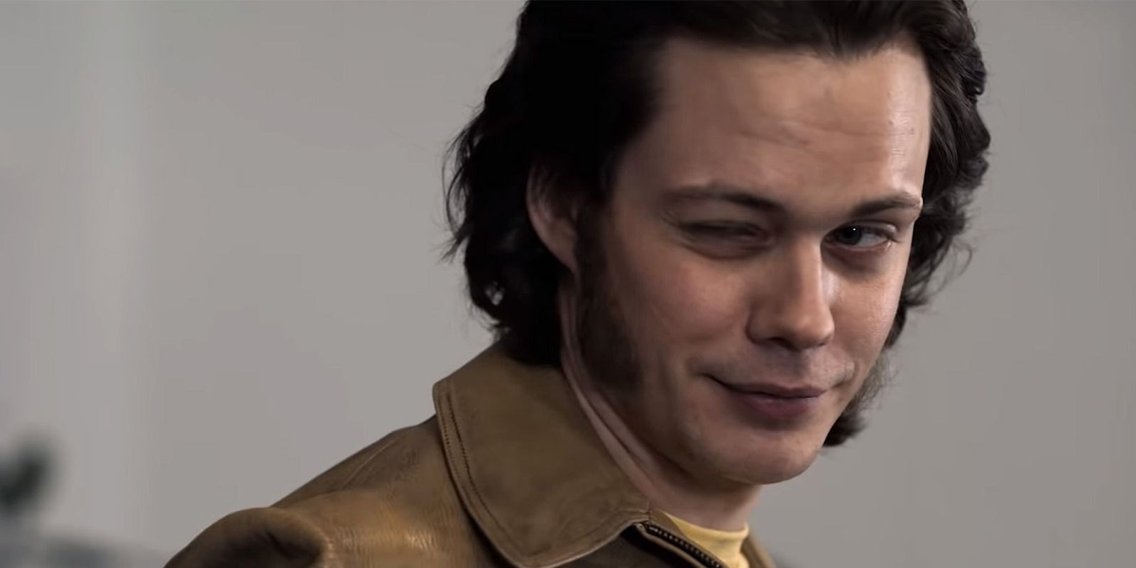 Tráiler de Clark: Bill Skarsgård es el hombre detrás del síndrome de Estocolmo