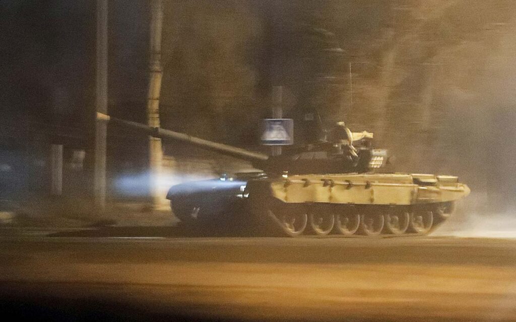 Tropas rusas ingresan en Donetsk y Lugansk, confirma Polonia; petróleo se dispara a máximos históricos