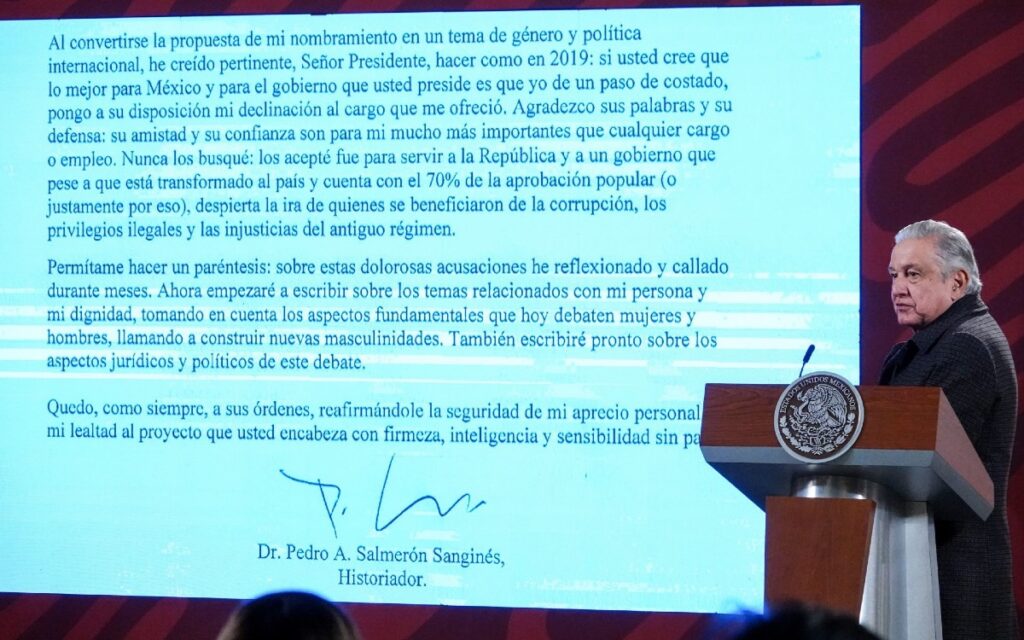 Tumban feministas nombramiento de Salmerón; lo quiero como asesor, dice AMLO