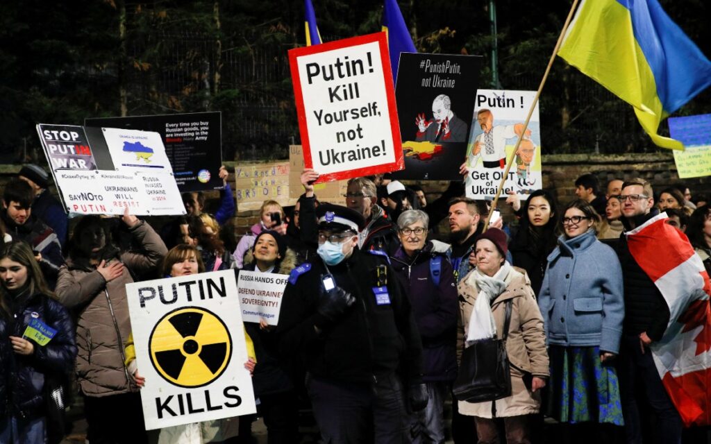 Ucrania declara estado de emergencia y pide a sus ciudadanos que huyan de Rusia