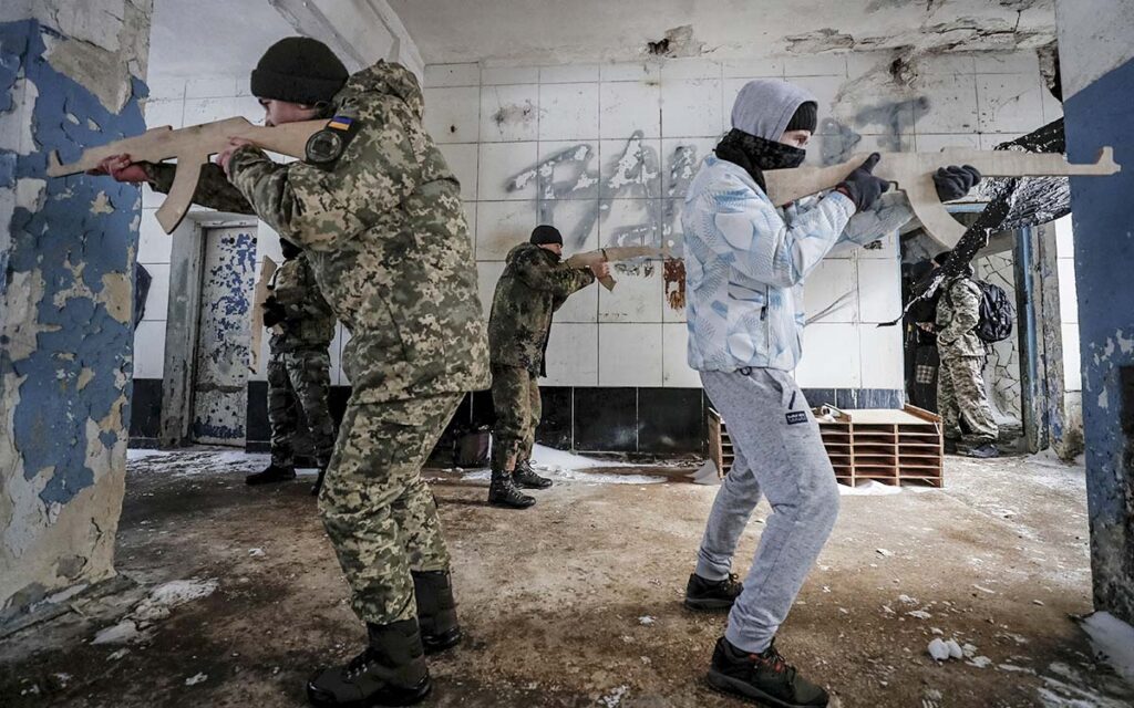 Ucrania moviliza a los reservistas ante el creciente conflicto con Rusia