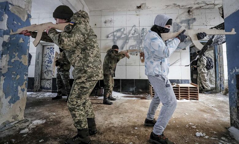 Ucrania moviliza a los reservistas ante el creciente conflicto con Rusia