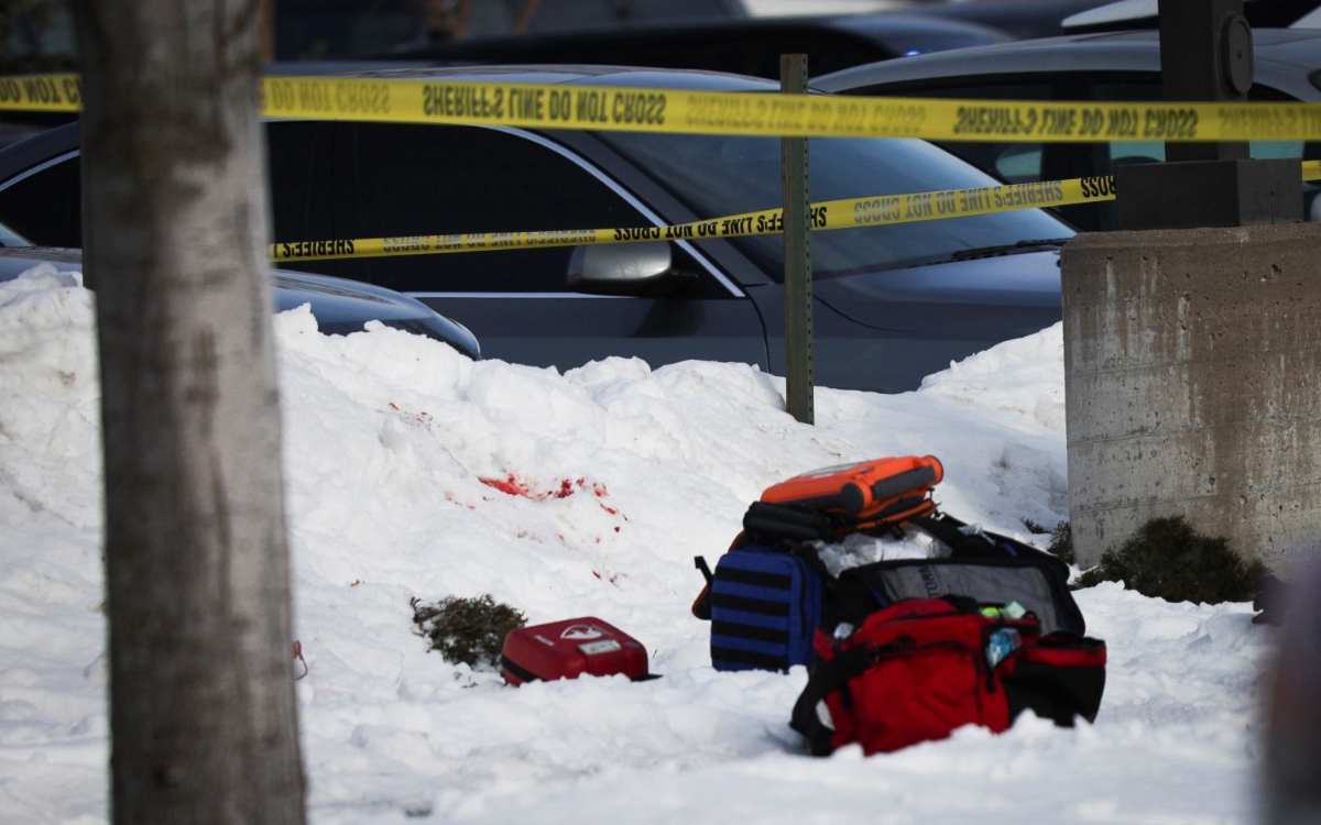 Un estudiante muerto y otro herido deja tiroteo afuera de escuela de Minnesota