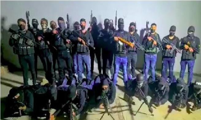 VIDEO: Miembros del CJNG encapuchados mandan mensaje al gobernador, le piden los deje trabajar