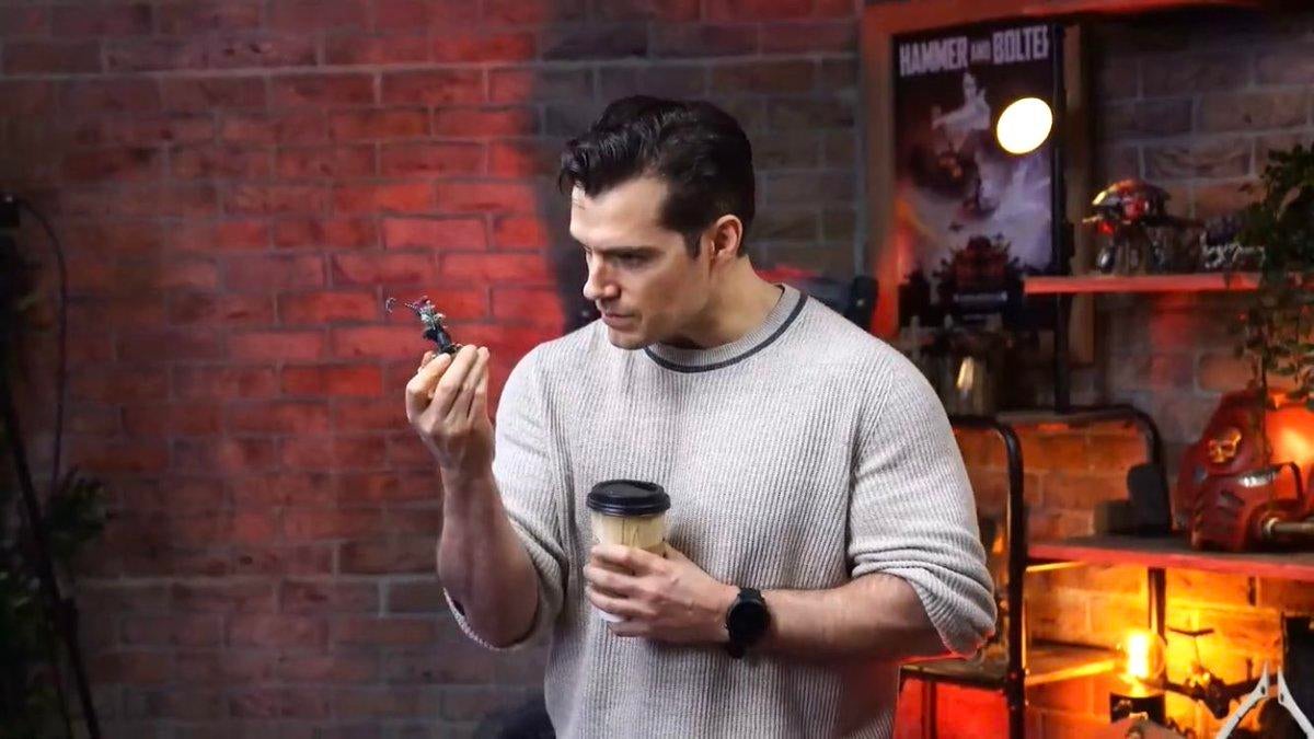 Warhammer 40K lanza video de Henry Cavill viviendo su mejor vida