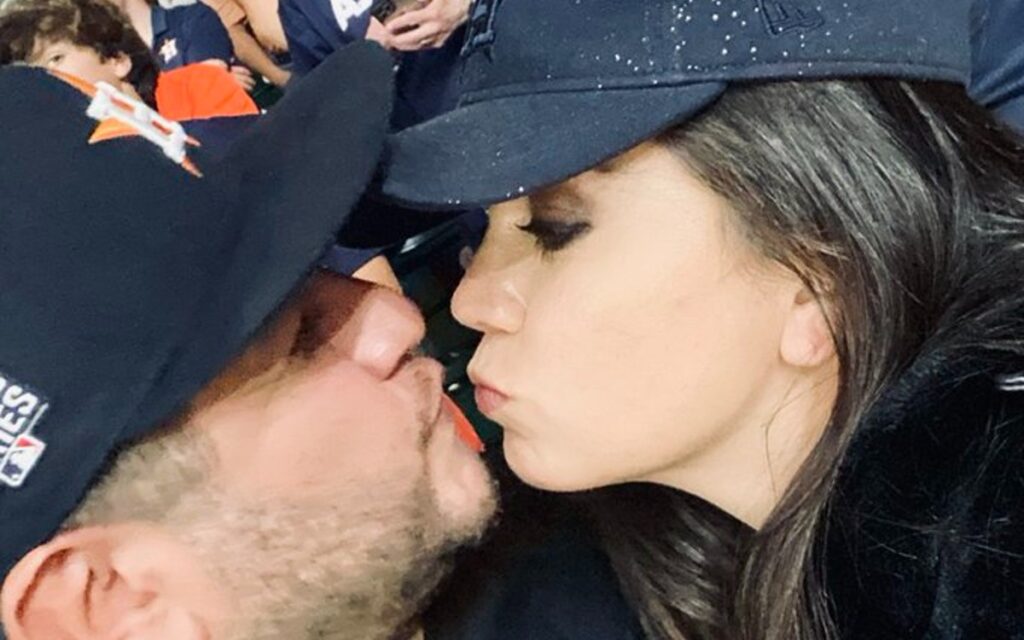 "Yo feliz...", tuitea hijo de AMLO junto a su esposa tras dar explicaciones sobre casa en Houston