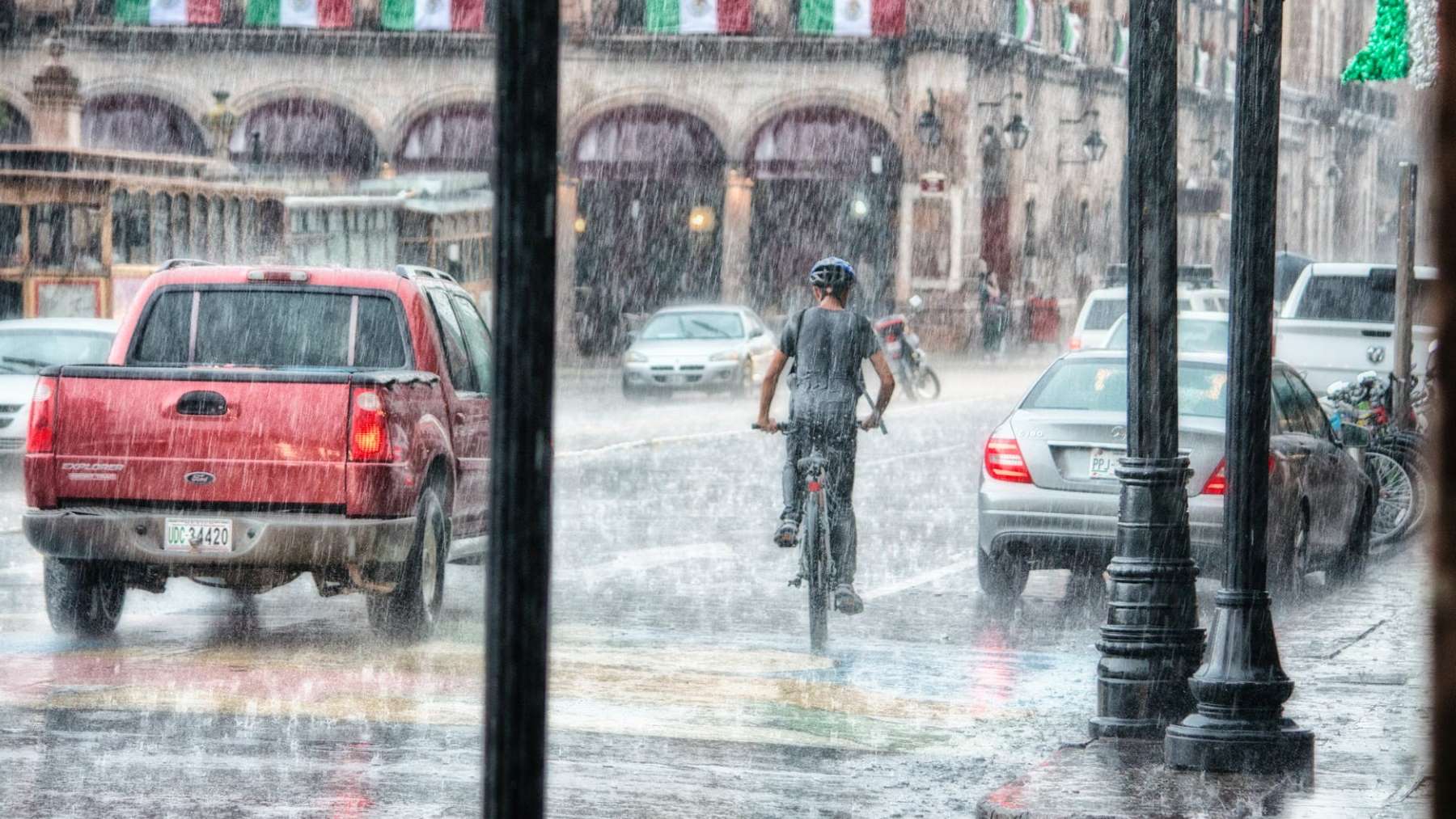 ¿Cuál es el significado de la expresión ‘caen chuzos de punta’?
