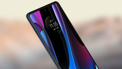 ¿El Motorola Edge+ (2022) tiene un conector para auriculares?