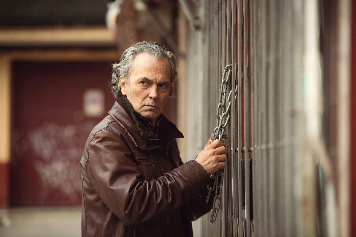 ‘Entrevías’: un exmilitar cabreado, una nieta conflictiva y un barrio ofendido en la nueva serie de éxito de Telecinco