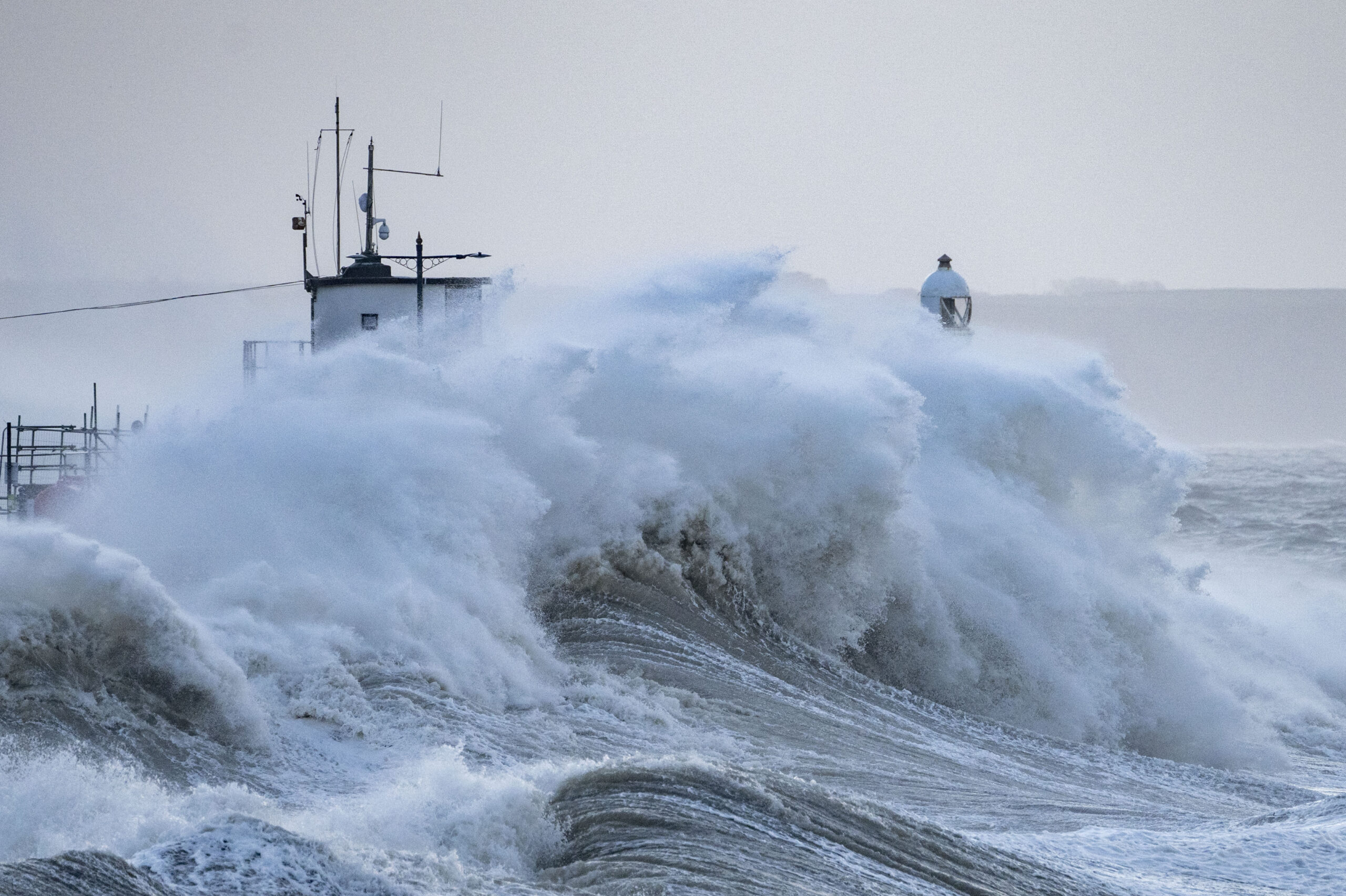 ‘Eunice’, la peor tormenta en el Reino Unido en tres décadas, paraliza el país y deja miles de hogares sin electricidad