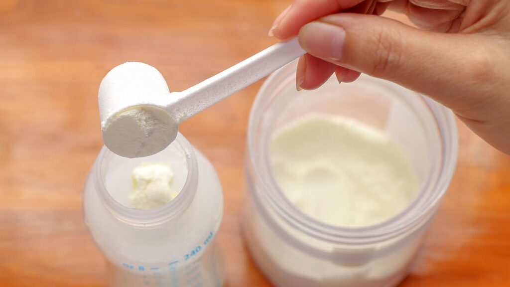 la FDA retira fórmulas para bebés tras muertes