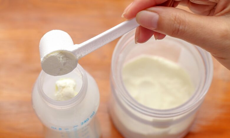 la FDA retira fórmulas para bebés tras muertes