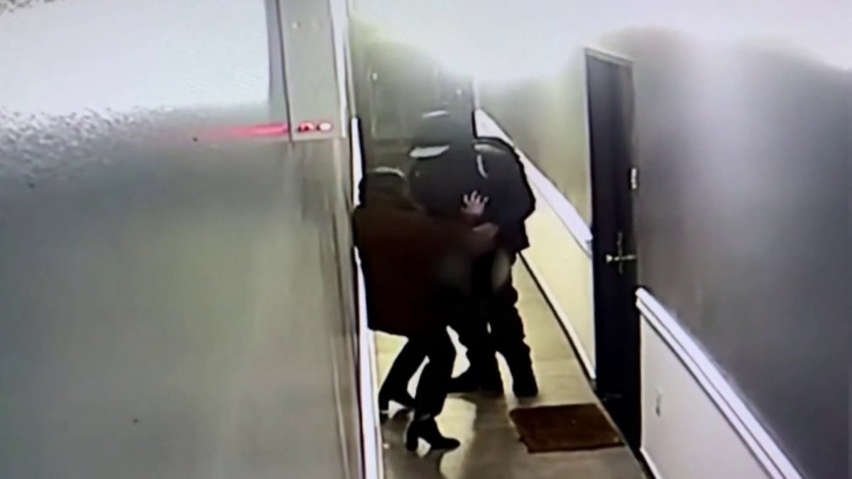 mujer relata el momento que un ‘psicópata’ la sigue hasta su edificio en Brooklyn e intenta violarla