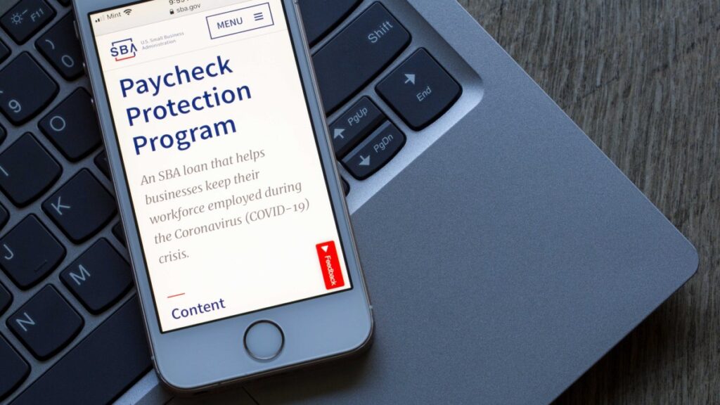 empresario Rafael Martínez acusado de fraude, usar ayuda federal para comprar villa, coches de lujo, y jets privados