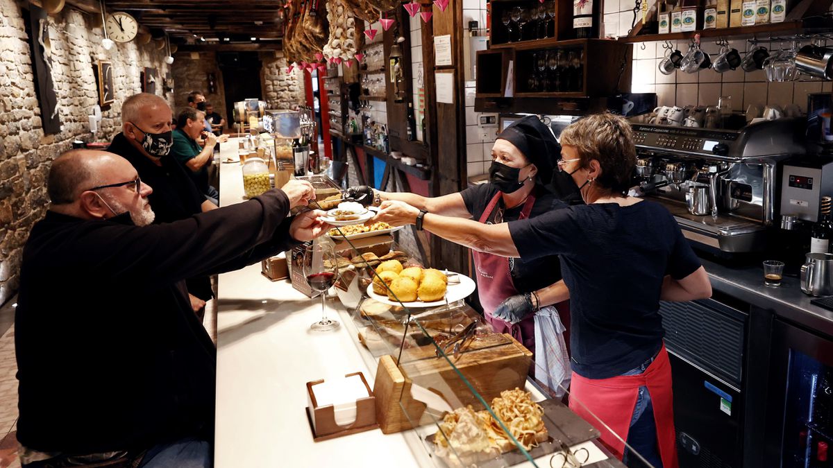 El riesgo de contagio por covid baja del máximo nivel por primera vez en dos meses y medio