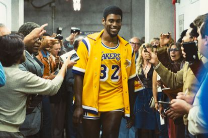 Quncy Isaiah (Magic Johnson), en un momento de la serie de HBO Max 'Tiempo de victoria'.