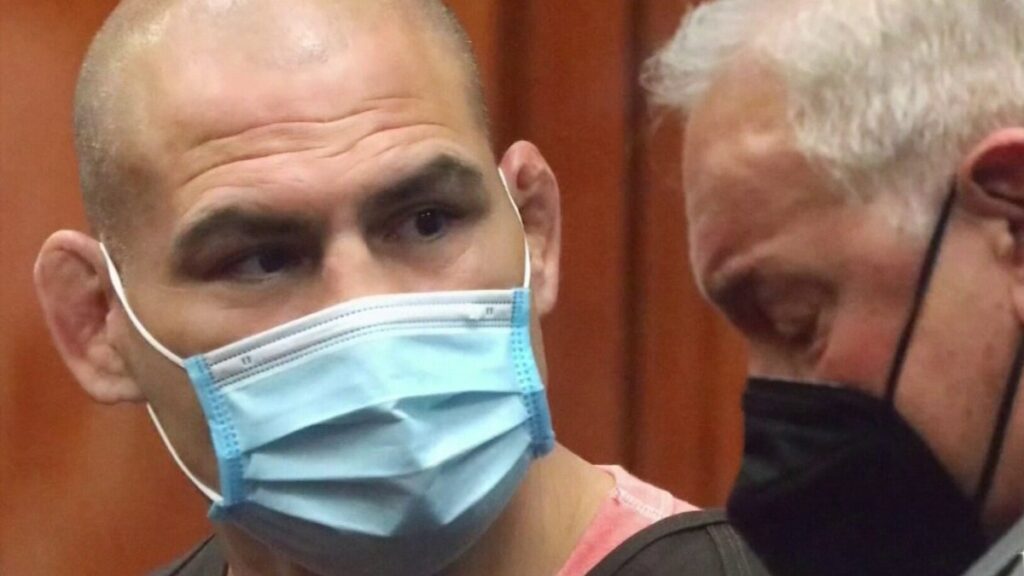 Juez niega fianza a Caín Velásquez, excampeón de artes marciales mixtos