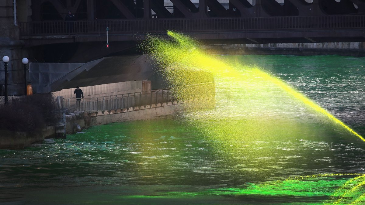 Así fue la teñida del río Chicago en honor a San Patricio