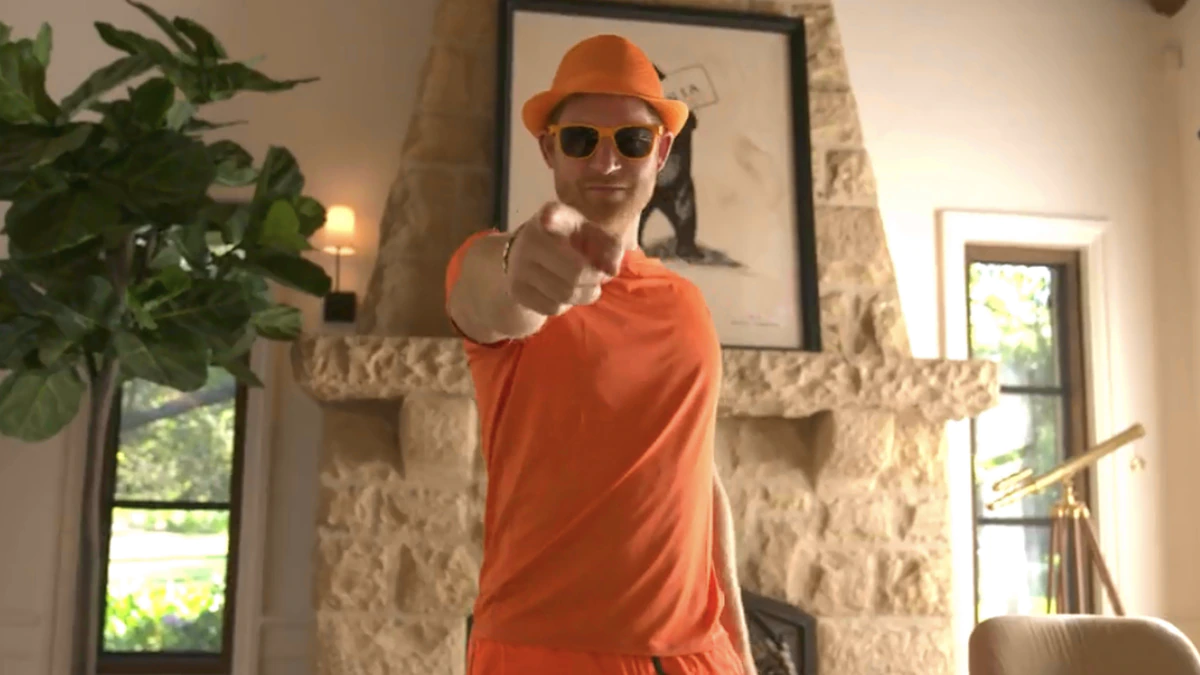 El príncipe Enrique de Inglaterra se viste de naranja holandés para presentar los próximos juegos Invictus