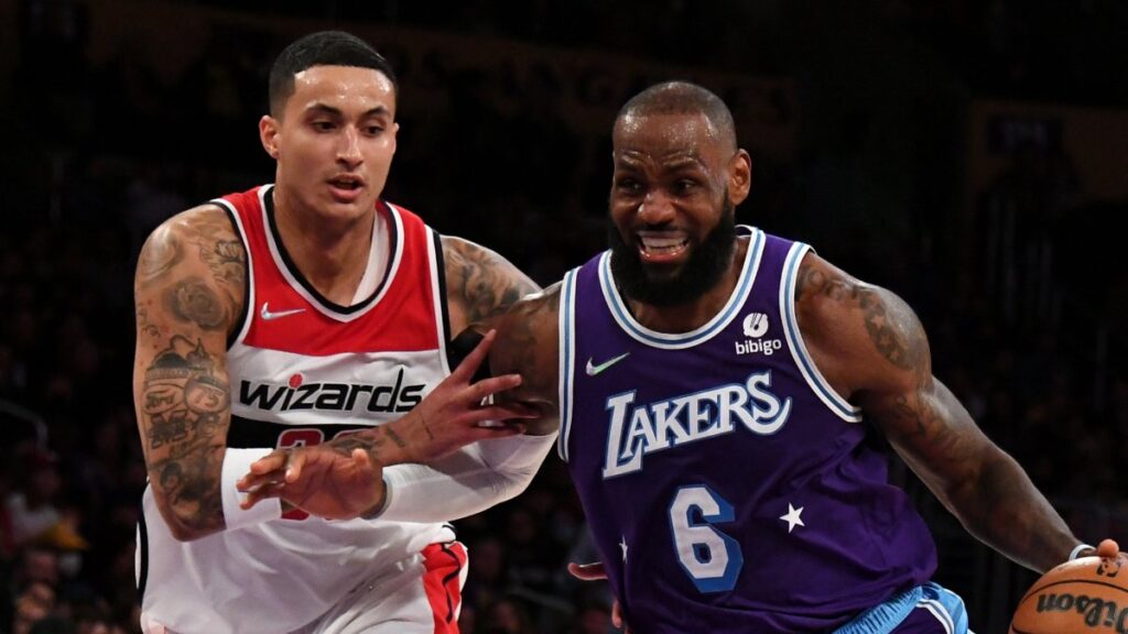 LeBron James supera la barrera de las 10,000 asistencias en su carrera