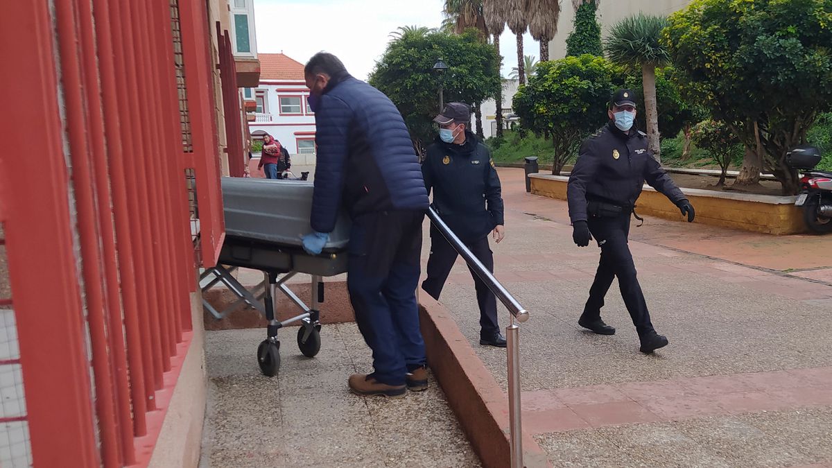 Detenido un policía local de Ceuta acusado de asesinar a su mujer